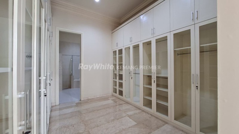 Dijual & Disewa Rumah Bergaya Neo-Classic di Kemang, Jak-Sel.