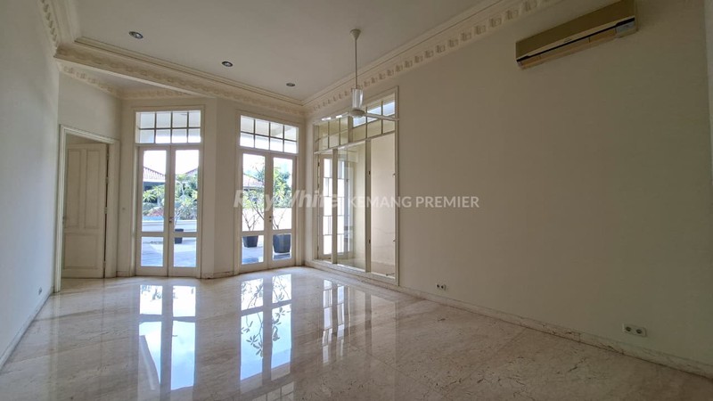 Dijual & Disewa Rumah Bergaya Neo-Classic di Kemang, Jak-Sel.