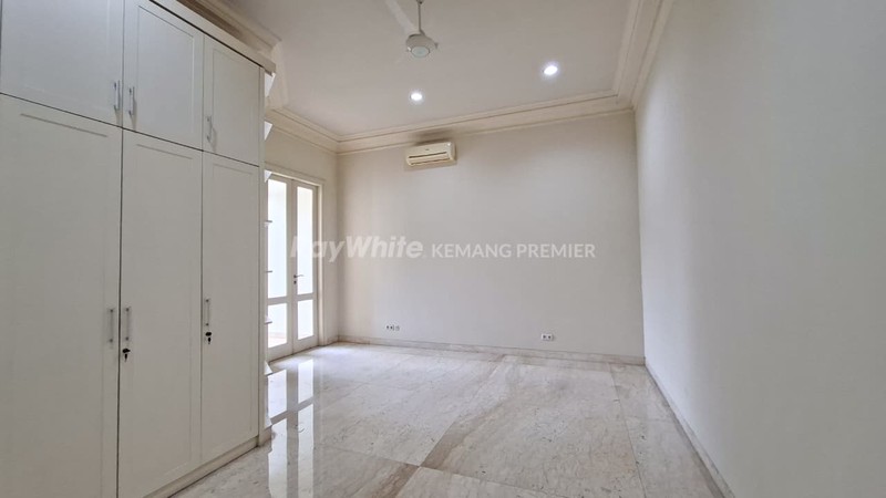 Dijual & Disewa Rumah Bergaya Neo-Classic di Kemang, Jak-Sel.