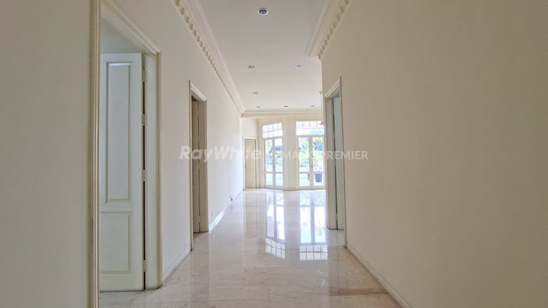 Dijual & Disewa Rumah Bergaya Neo-Classic di Kemang, Jak-Sel.
