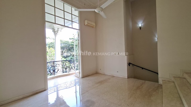 Dijual & Disewa Rumah Bergaya Neo-Classic di Kemang, Jak-Sel.