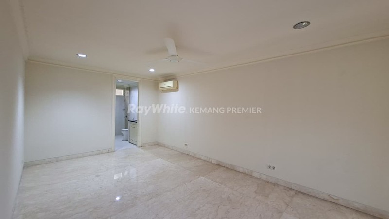 Dijual & Disewa Rumah Bergaya Neo-Classic di Kemang, Jak-Sel.
