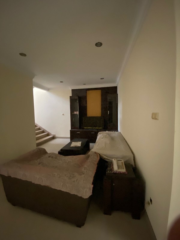 MURAH LUAS Dijual Rumah Darmo Permai Selatan - Modern 2 Lantai Full Furnished Dekat Madame Chang, Hr.muhammad, Hotel Vasa , Akses Tol Satelit, Pasar Puncak Permai, Pakuwon Mall