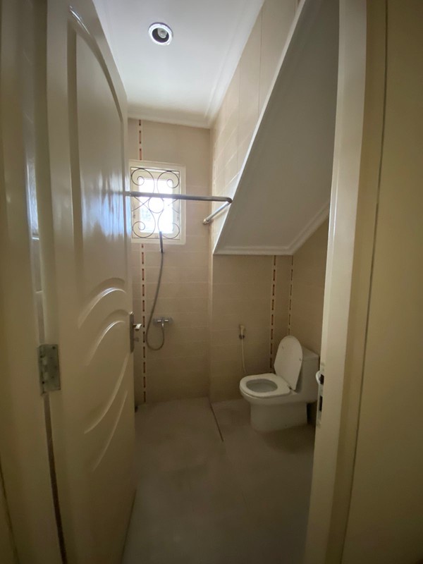 MURAH LUAS Dijual Rumah Darmo Permai Selatan - Modern 2 Lantai Full Furnished Dekat Madame Chang, Hr.muhammad, Hotel Vasa , Akses Tol Satelit, Pasar Puncak Permai, Pakuwon Mall