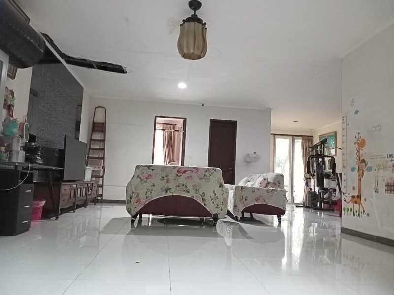 Rumah Green Court Jl Danau Batur, Cengkareng