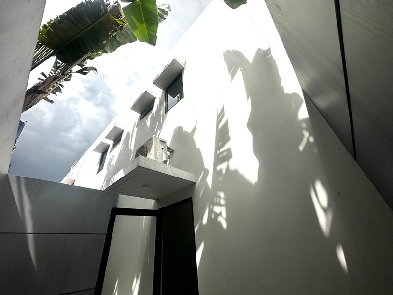 Ruko Baru Ready Stock di Vazza Avenue Bintaro - Lokasi Komersial Strategis & Siap Operasional