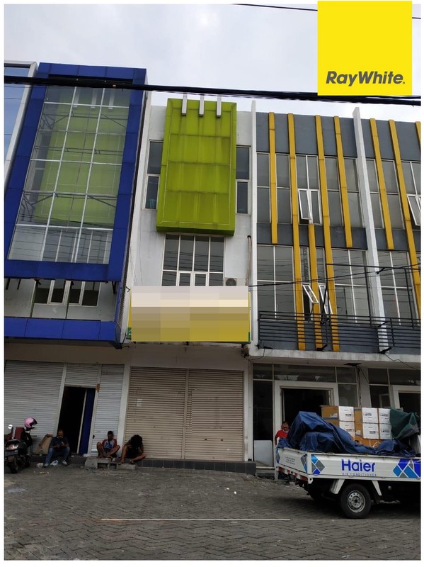 Disewakan Ruko 3 lantai di Jl Dr Wahidin SHD Kebomas Gresik