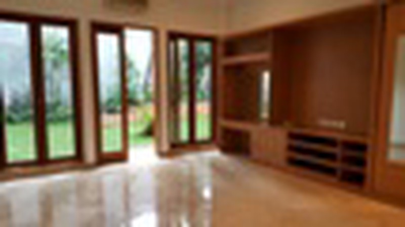 for rent Excellent House with HUGE Back and Front Yard in Cipete