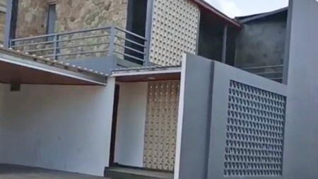 Rumah Lokasi Strategis di Bumi Puspitek Asri BSD City