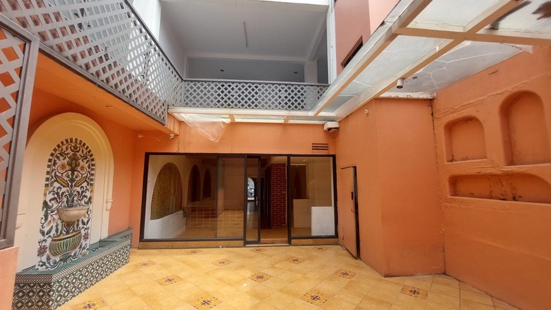 Tempat usaha , bagus digunakan utk toko , resto , klinik , kantor,  Siap gunakan, Lokasi padat usaha sangat Strategis di Jakarta Selatan. Dekat dg arteri raya , MRt Cipete