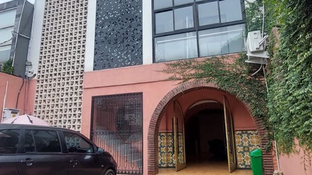 Ruko 2 Lantai, Siap Pakai, Lokasi Strategis di Jakarta Selatan