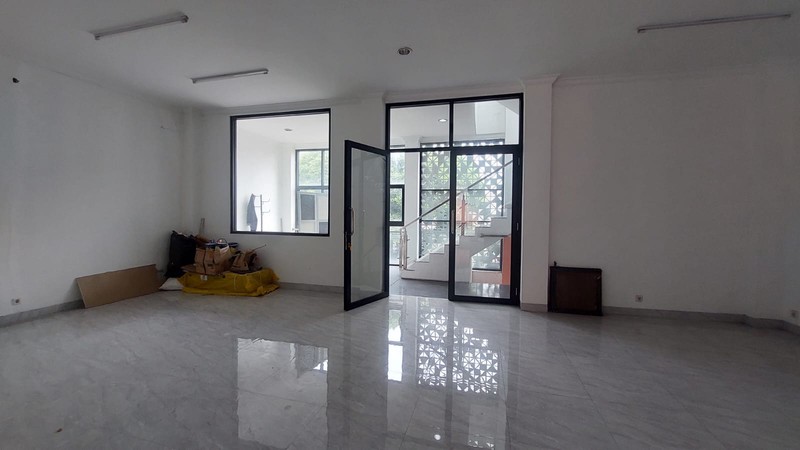Ruko 2 Lantai, Siap Pakai, Lokasi Strategis di Jakarta Selatan