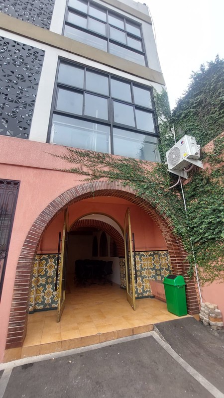 Ruko 2 Lantai, Siap Pakai, Lokasi Strategis di Jakarta Selatan