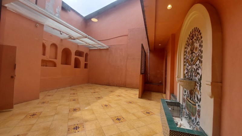 Ruko 2 Lantai, Siap Pakai, Lokasi Strategis di Jakarta Selatan