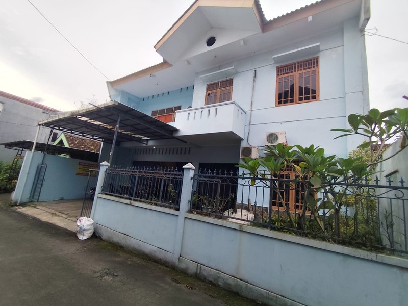 Rumah 2 Lantai Dekat Rsud Sleman Hunian Asri Dengan Halaman Luas & Strategis, Caturharjo, Sleman