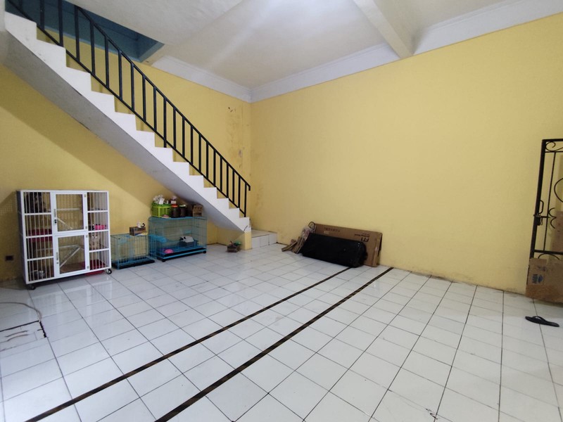 Rumah 2 Lantai Dekat Rsud Sleman Hunian Asri Dengan Halaman Luas & Strategis, Caturharjo, Sleman