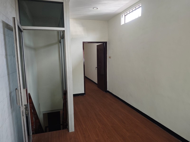 Disewakan 300 m2 Rumah Ngagel Jaya Tengah Surabaya Timur Dekat Pucang, Baratajaya , Raya Manyar