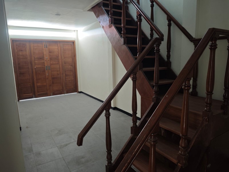 Disewakan 300 m2 Rumah Ngagel Jaya Tengah Surabaya Timur Dekat Pucang, Baratajaya , Raya Manyar