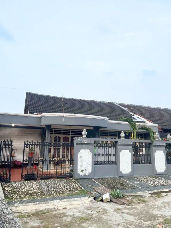 Rumah 1,5 Lantai Tanah Luas Dalam Komplek Strategis di Pamulang