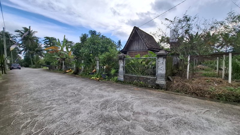 Tanah Luas 1304 Meter Persegi Lokasi di Daerah Pakembinangun - Sleman 