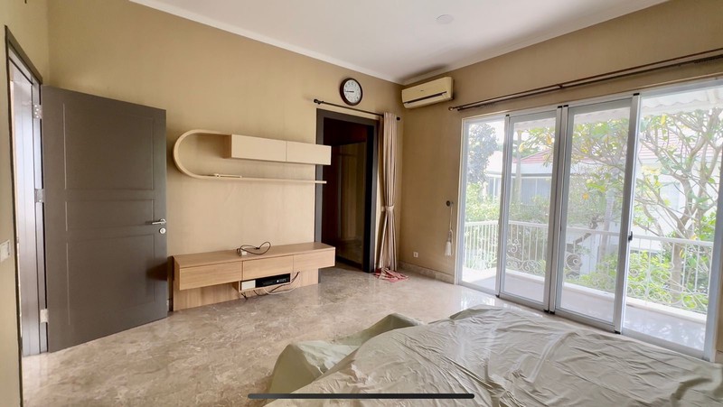 Rumah Full Renovasi di De Park BSD Dekat Sekolah dan Mall