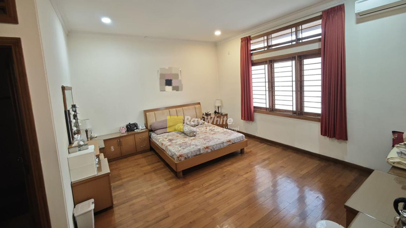 Rumah Strategis Terawat Di Mekar Wangi