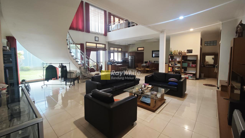 Rumah Strategis Terawat Di Mekar Wangi