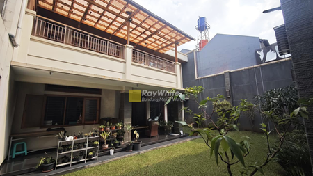 Rumah Strategis Terawat Di Mekar Wangi