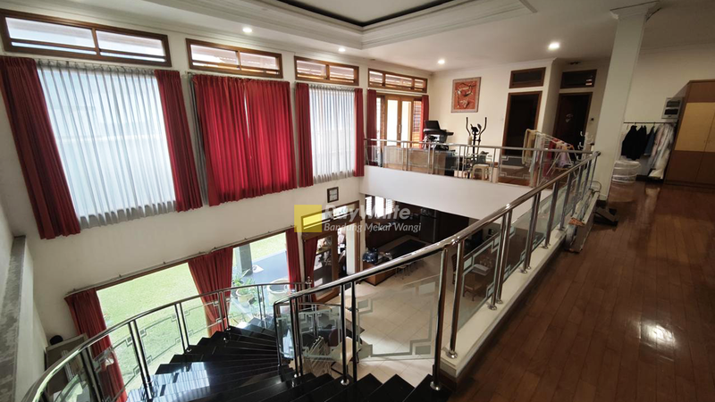 Rumah Strategis Terawat Di Mekar Wangi