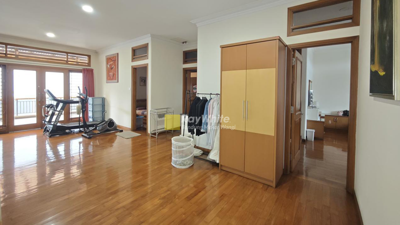 Rumah Strategis Terawat Di Mekar Wangi