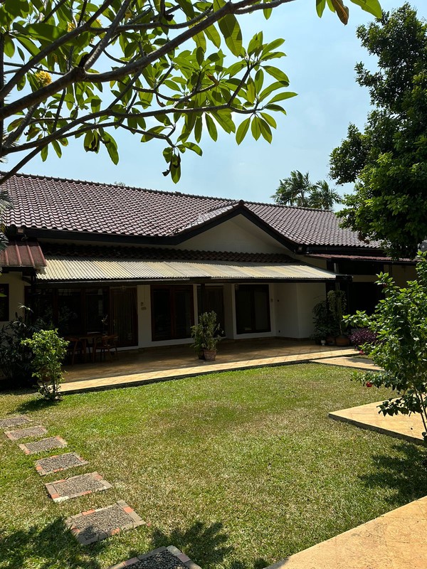 For rent Rumah Asri dan Nyaman untuk disewakan daerah kemang