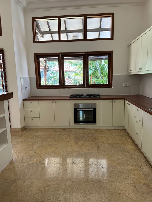 For rent Rumah Asri dan Nyaman untuk disewakan daerah kemang