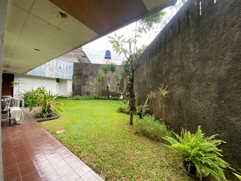 Bintaro Sektor 1 Rumah Luas 835 Taman Luas Siap Huni