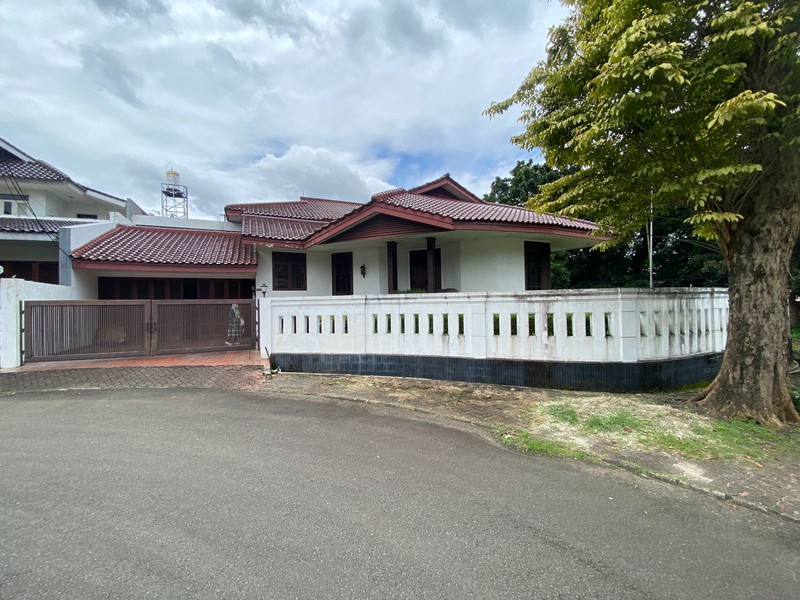 Bintaro Sektor 1 Rumah Luas 835 Taman Luas Siap Huni