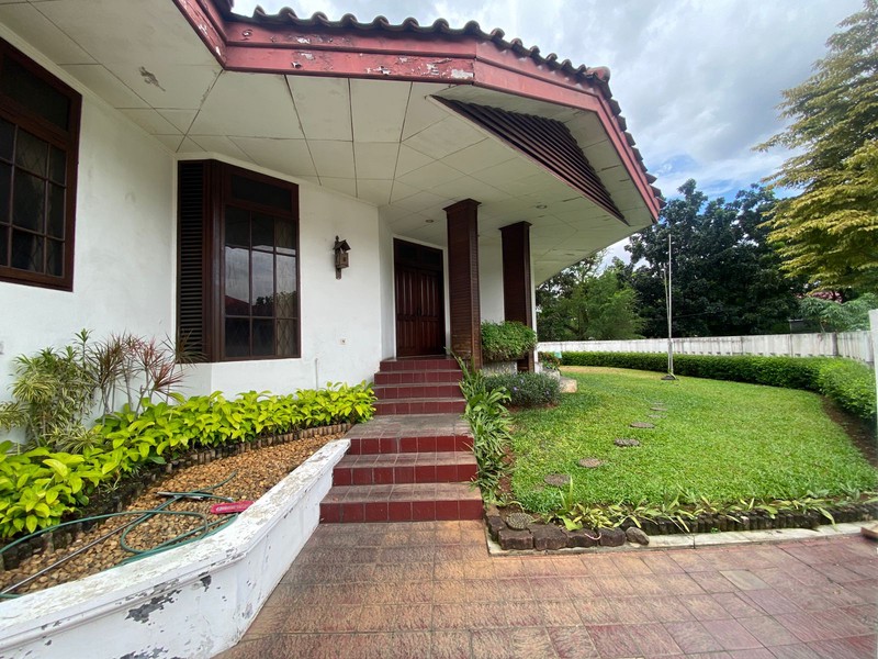 Bintaro Sektor 1 Rumah Luas 835 Taman Luas Siap Huni