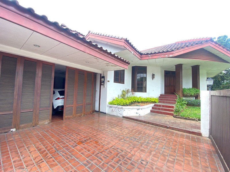 Bintaro Sektor 1 Rumah Luas 835 Taman Luas Siap Huni