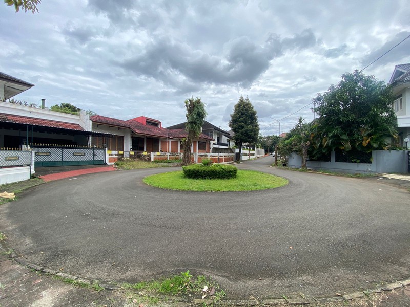 Bintaro Sektor 1 Rumah Luas 835 Taman Luas Siap Huni