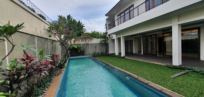 House for rent in Pejaten area "Price Can Be Negotiable"