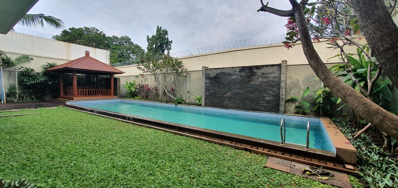 House for rent in Pejaten area "Price Can Be Negotiable"