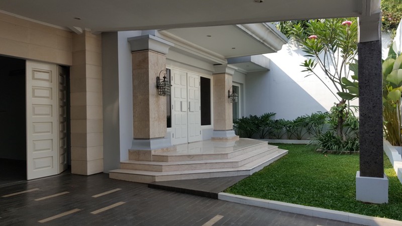 for rent Excellent House in Pejaten Barat