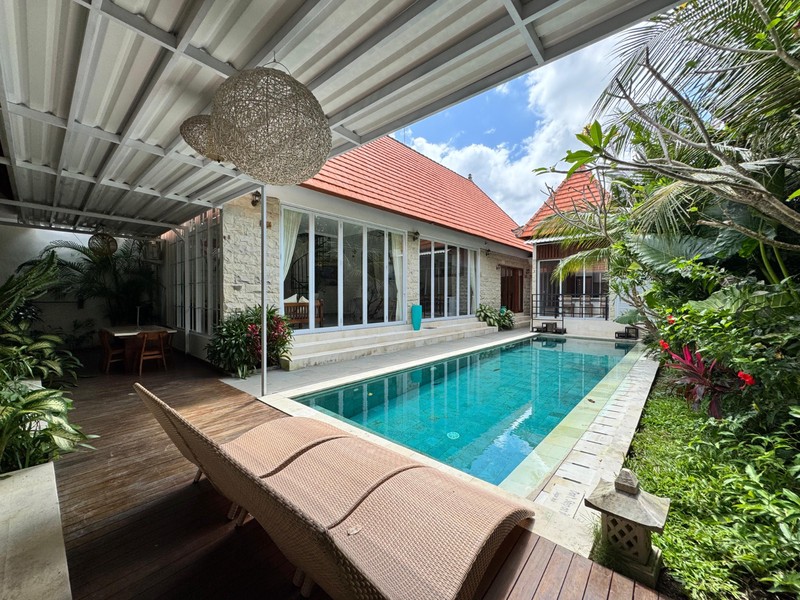 DIJUAL VILLA MEWAH DI BUMBAK, UMALAS - BALI