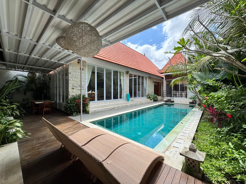 DIJUAL VILLA MEWAH DI BUMBAK, UMALAS - BALI