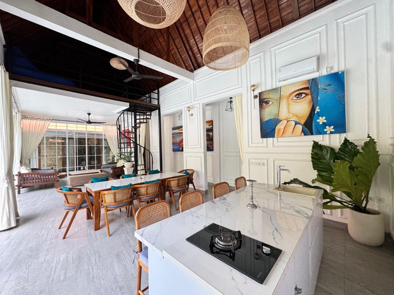 DIJUAL VILLA MEWAH DI BUMBAK, UMALAS - BALI