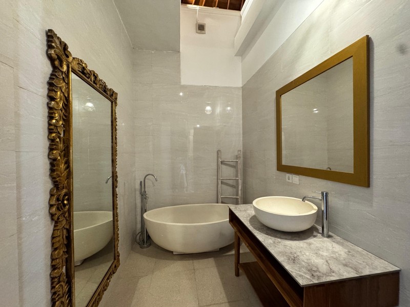 DIJUAL VILLA MEWAH DI BUMBAK, UMALAS - BALI