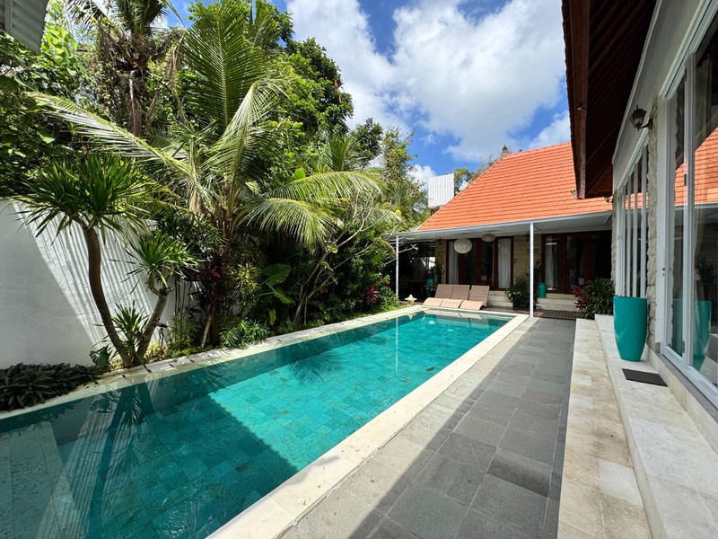 DIJUAL VILLA MEWAH DI BUMBAK, UMALAS - BALI