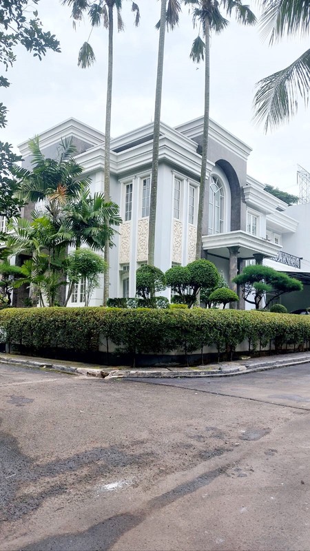 Rumah Asri, Nyaman, 2 Lantai, Bagus, dalam Cluster Elite di Bintaro 