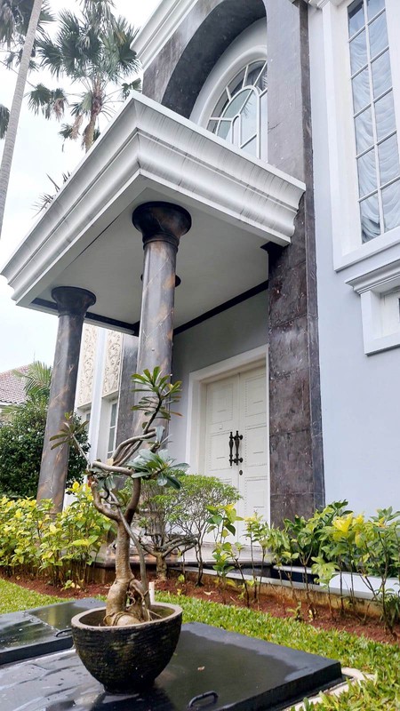 Rumah Asri, Nyaman, 2 Lantai, Bagus, dalam Cluster Elite di Bintaro 