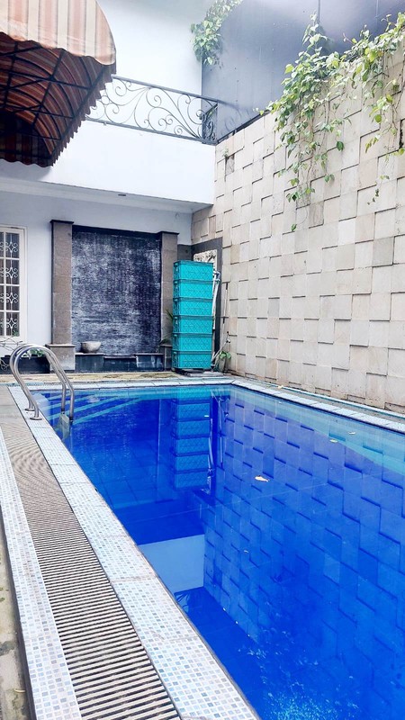 Rumah Asri, Nyaman, 2 Lantai, Bagus, dalam Cluster Elite di Bintaro 