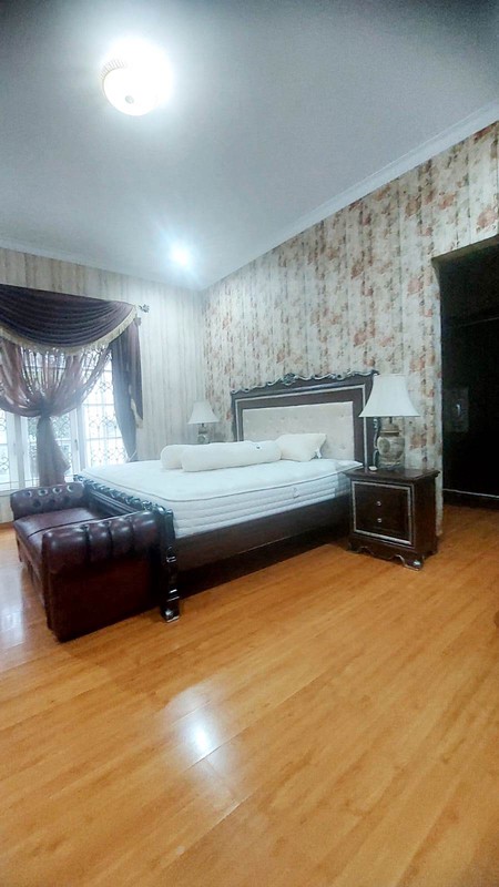 Rumah Asri, Nyaman, 2 Lantai, Bagus, dalam Cluster Elite di Bintaro 