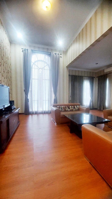 Rumah Asri, Nyaman, 2 Lantai, Bagus, dalam Cluster Elite di Bintaro 